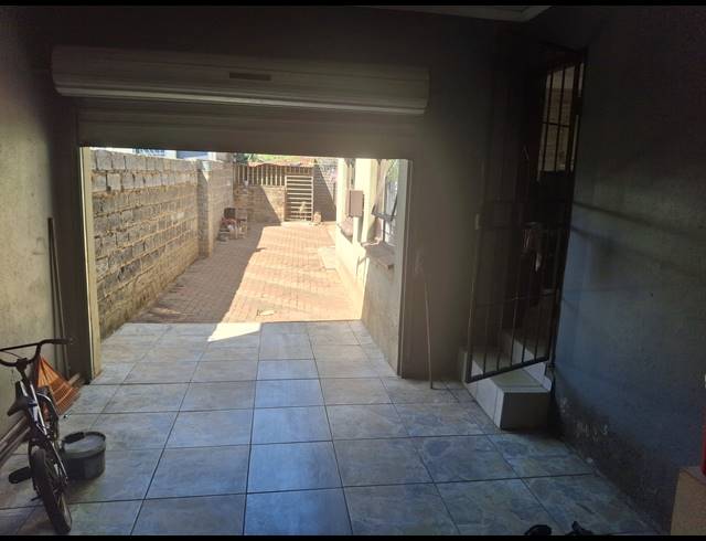 3 BEDROOM FREEHOLD FOR SALE IN CLAYVILLE